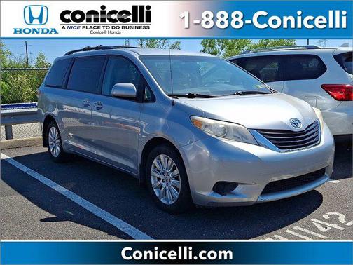 Silver Sky Metall 2014 Toyota Sienna LE