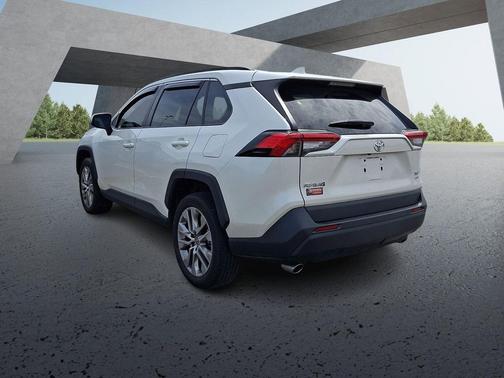 Blizzard Pearl 2022 Toyota RAV4 XLE Premium