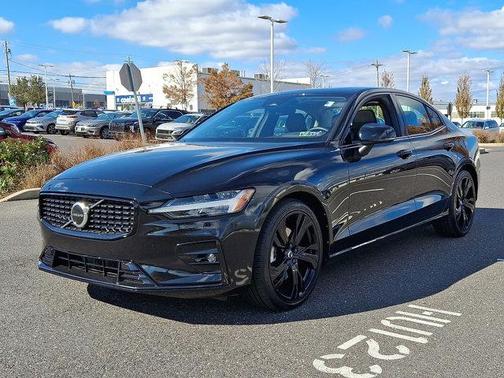 2024 Volvo S60 B5 Core Dark Theme