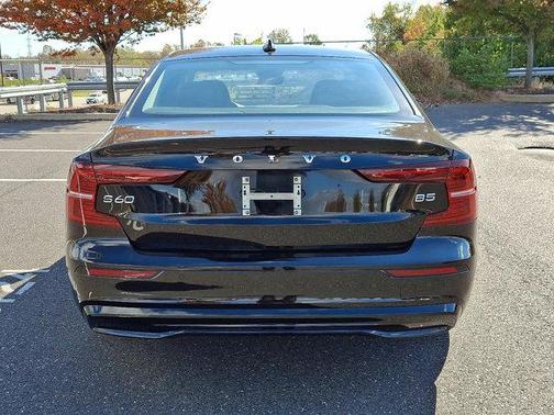 2024 Volvo S60 B5 Core Dark Theme