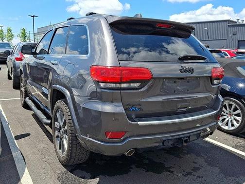 Granite Crystal Metallic Clearcoat 2017 Jeep Grand Cherokee Overland