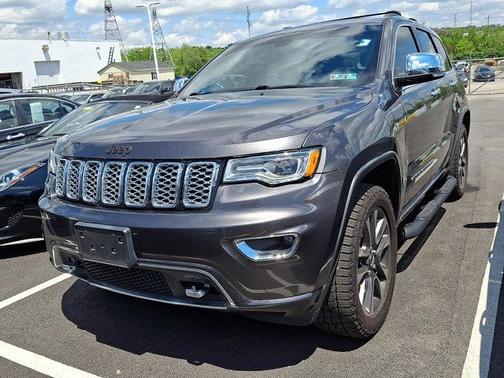 Granite Crystal Metallic Clearcoat 2017 Jeep Grand Cherokee Overland