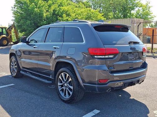 Granite Crystal Metallic Clearcoat 2017 Jeep Grand Cherokee Overland