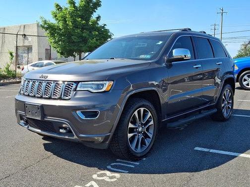 Granite Crystal Metallic Clearcoat 2017 Jeep Grand Cherokee Overland