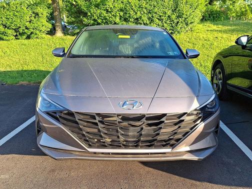 Fluid Metal 2023 Hyundai ELANTRA SEL