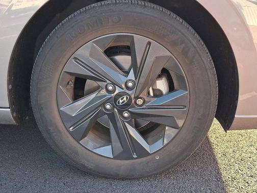 Fluid Metal 2023 Hyundai ELANTRA SEL