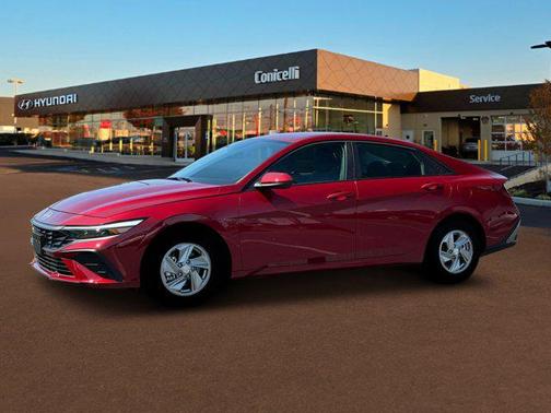 2025 Hyundai ELANTRA SE