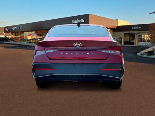 2025 Hyundai ELANTRA SE