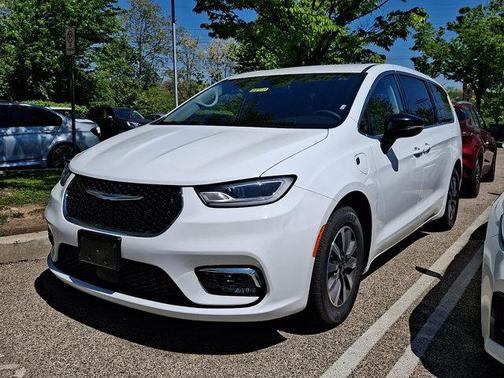 Bright White Clearcoat 2024 Chrysler Pacifica Hybrid Select