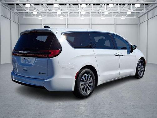 Bright White Clearcoat 2024 Chrysler Pacifica Hybrid Select