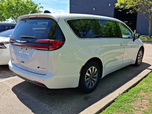 Bright White Clearcoat 2024 Chrysler Pacifica Hybrid Select