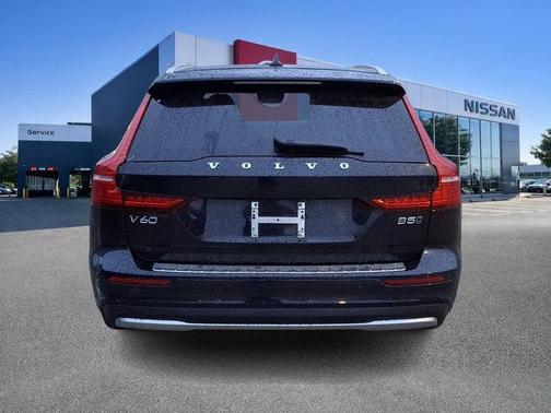 2024 Volvo V60 Cross Country B5 Plus