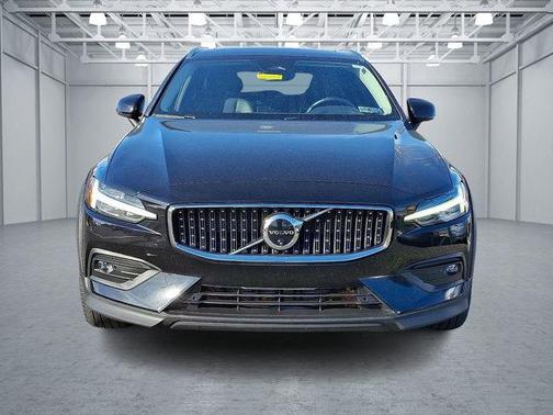 2024 Volvo V60 Cross Country B5 Plus