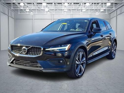 2024 Volvo V60 Cross Country B5 Plus