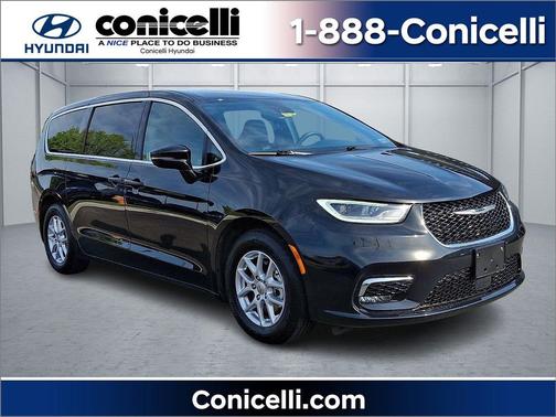 Diamond Black Crystal Pearlcoat 2025 Chrysler Pacifica L