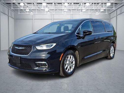 Diamond Black Crystal Pearlcoat 2025 Chrysler Pacifica L