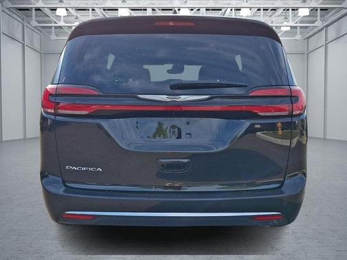 Diamond Black Crystal Pearlcoat 2025 Chrysler Pacifica L
