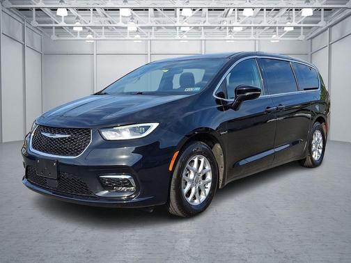 Diamond Black Crystal Pearlcoat 2025 Chrysler Pacifica L