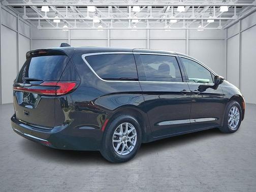 Diamond Black Crystal Pearlcoat 2025 Chrysler Pacifica L