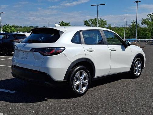 Platinum White 2023 Honda HR-V LX