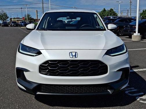 Platinum White 2023 Honda HR-V LX