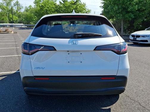 Platinum White 2023 Honda HR-V LX