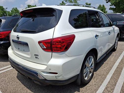2019 Nissan Pathfinder SL