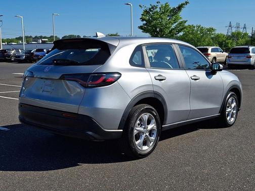 Lunar Silver Metallic 2023 Honda HR-V LX