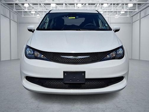 Bright White Clearcoat 2023 Chrysler Voyager LX