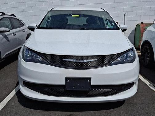 Bright White Clearcoat 2023 Chrysler Voyager LX