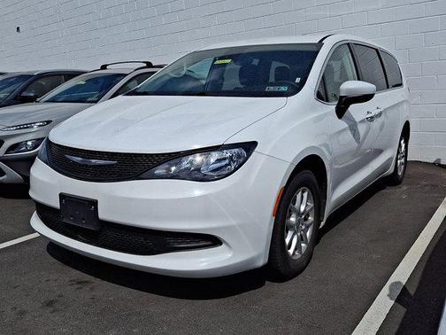 Bright White Clearcoat 2023 Chrysler Voyager LX