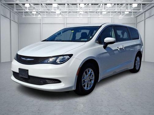 Bright White Clearcoat 2023 Chrysler Voyager LX