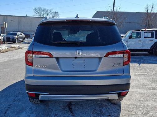 2022 Honda Pilot Touring 8-Passenger