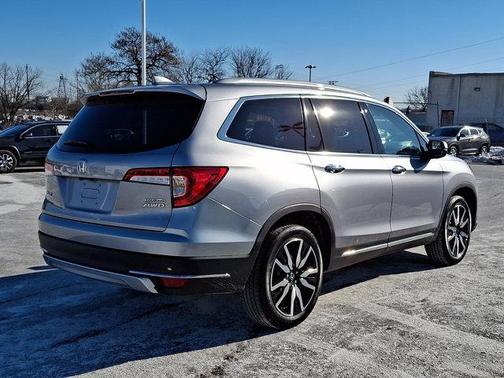 2022 Honda Pilot Touring 8-Passenger