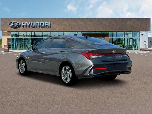 2025 Hyundai ELANTRA SEL