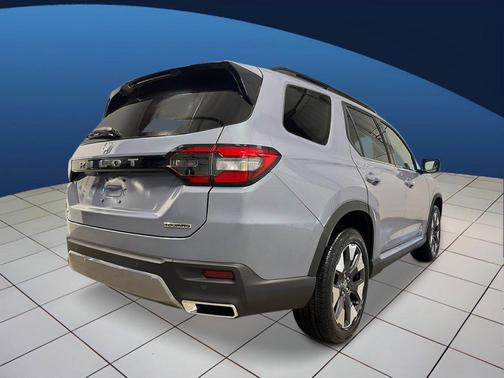 Sonic Gray Pearl 2026 Honda Pilot Touring 8-Passenger
