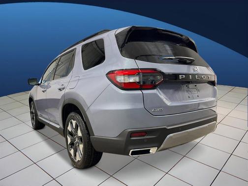 Sonic Gray Pearl 2026 Honda Pilot Touring 8-Passenger