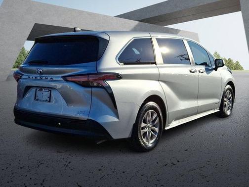 2021 Toyota Sienna XLE