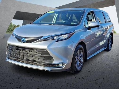 2021 Toyota Sienna XLE