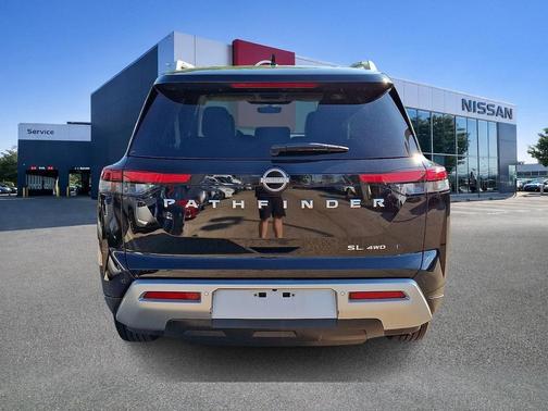 Super Black 2025 Nissan Pathfinder SL 4WD
