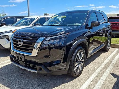 Super Black 2025 Nissan Pathfinder SL 4WD