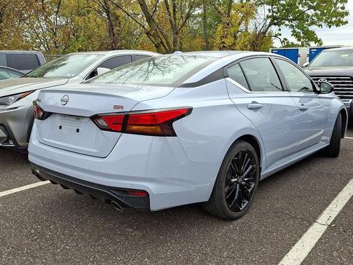 2023 Nissan Altima SR FWD