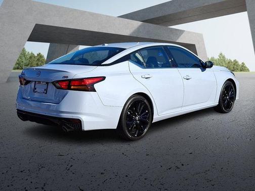 2023 Nissan Altima SR FWD