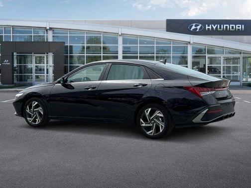 2025 Hyundai ELANTRA Limited