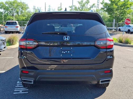 Crystal Black Pearl 2023 Honda Pilot AWD Sport