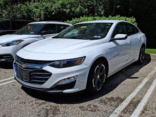 Summit White 2023 Chevrolet Malibu FWD 1LT