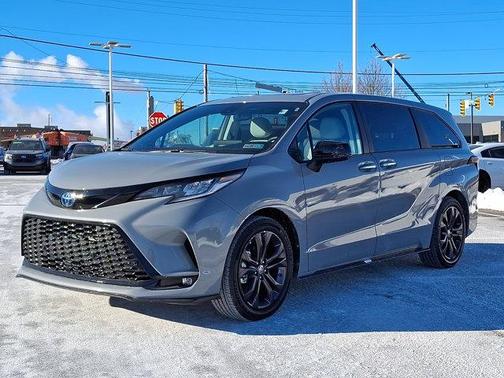 2025 Toyota Sienna XSE 7 Passenger