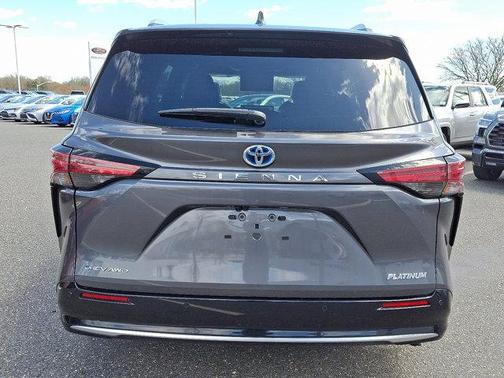 2025 Toyota Sienna Platinum 7 Passenger