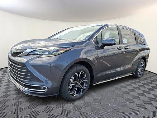 2025 Toyota Sienna Platinum 7 Passenger