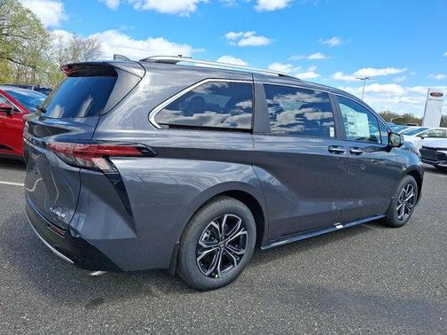 2025 Toyota Sienna Platinum 7 Passenger
